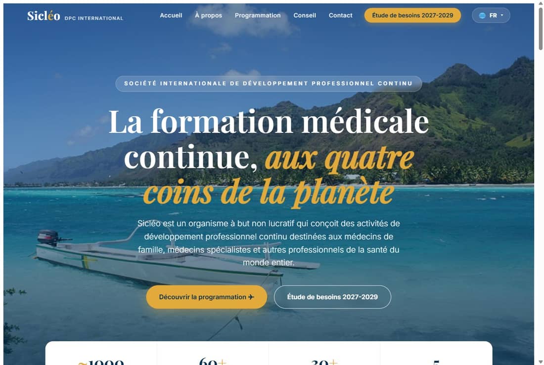Page d'accueil du site Sicléo : titre « La formation médicale continue, aux quatre coins de la planète » sur une photo de lagon